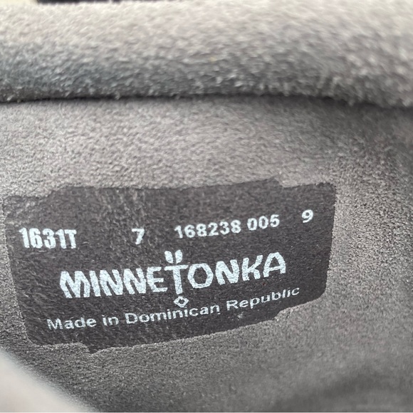 Minnetonka ladies size 7 Moccasin Boots - Picture 3 of 4